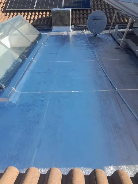 Waterproofing job: flat roof fully coated silver-blue, solar panels and skylight
